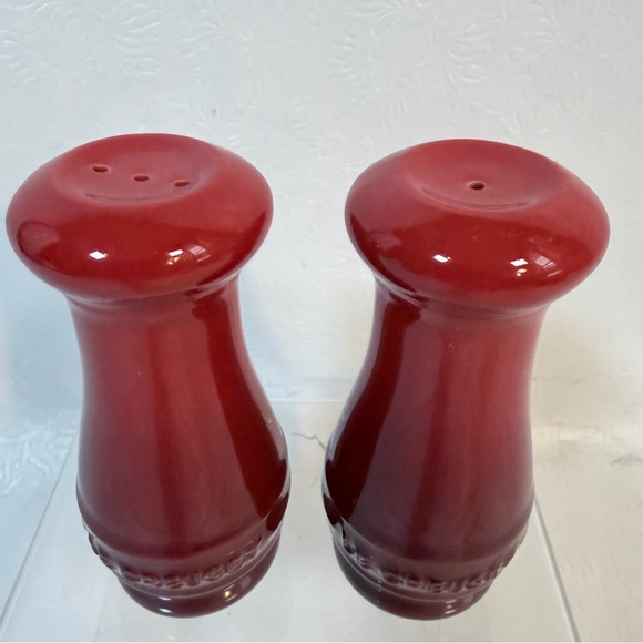 Le Creuset Ceramic Cerise Ombré Red Salt & Pepper Shakers 5" - Picture 3 of 6